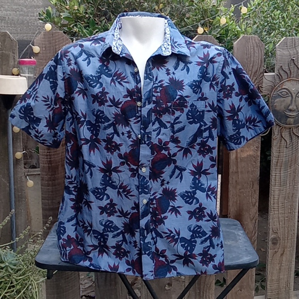 Men's short sleeve shirt Van Halen size large 16-16 1/2 Blue and some kind of ma